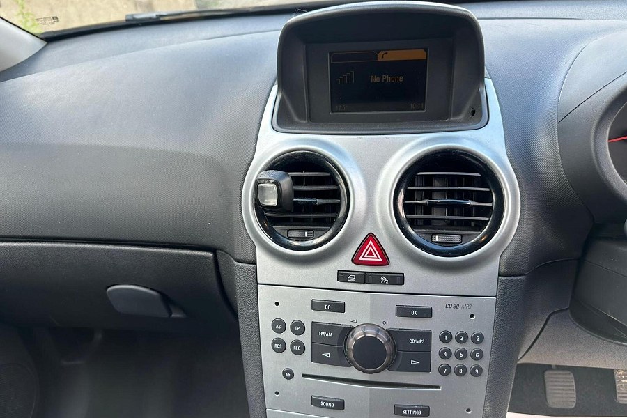 2011 Vauxhall Corsa photo 11