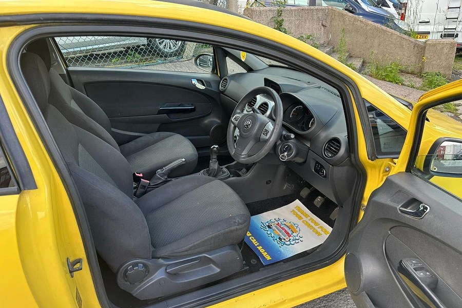 2011 Vauxhall Corsa photo 13