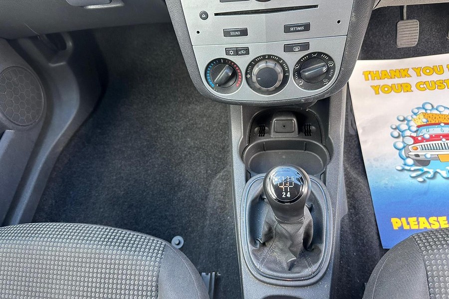 2011 Vauxhall Corsa photo 12