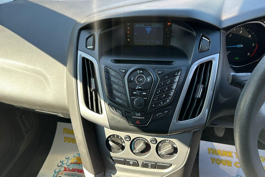 2011 Ford Focus photo 10