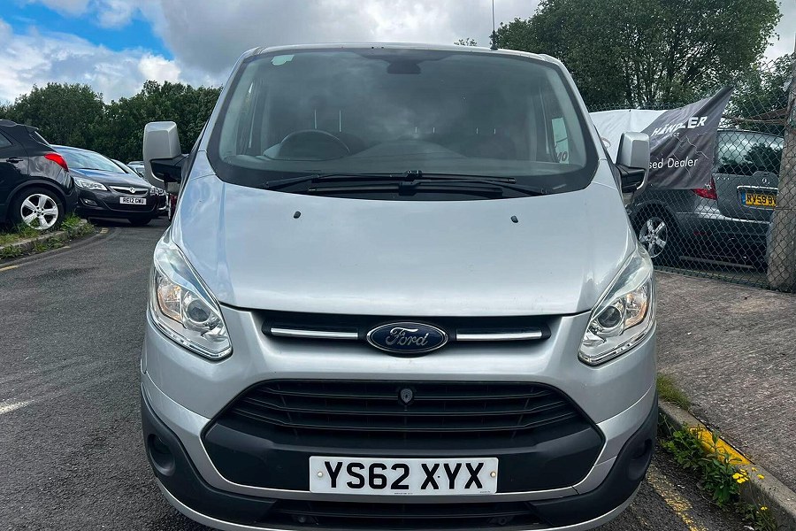 Ford Transit Custom photo 2