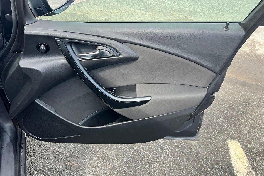 2012 Vauxhall Astra photo 14