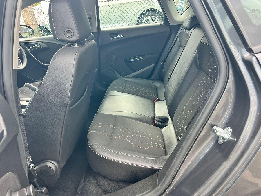 2012 Vauxhall Astra photo 12