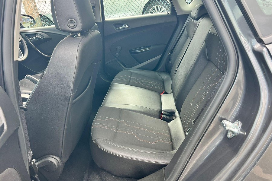 2012 Vauxhall Astra photo 12
