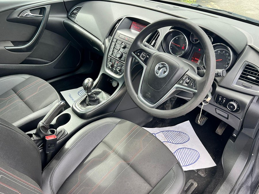 2012 Vauxhall Astra photo 9