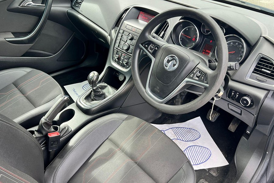 2012 Vauxhall Astra photo 9