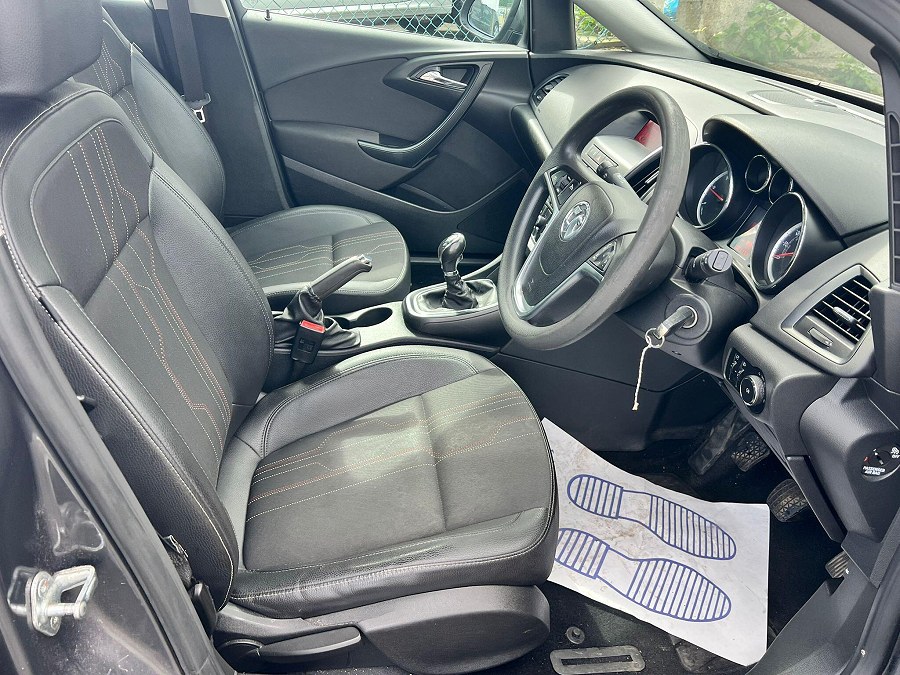 2012 Vauxhall Astra photo 11