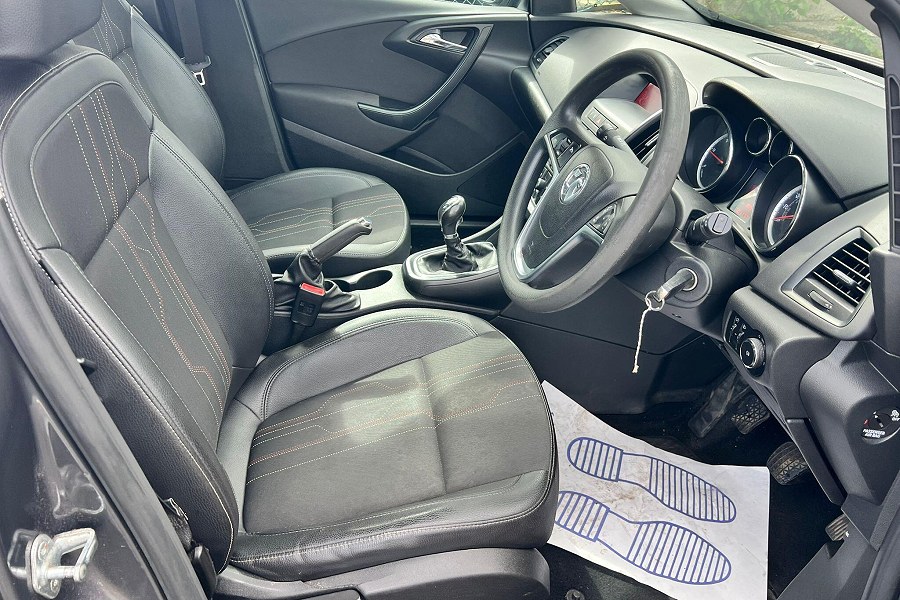 2012 Vauxhall Astra photo 11