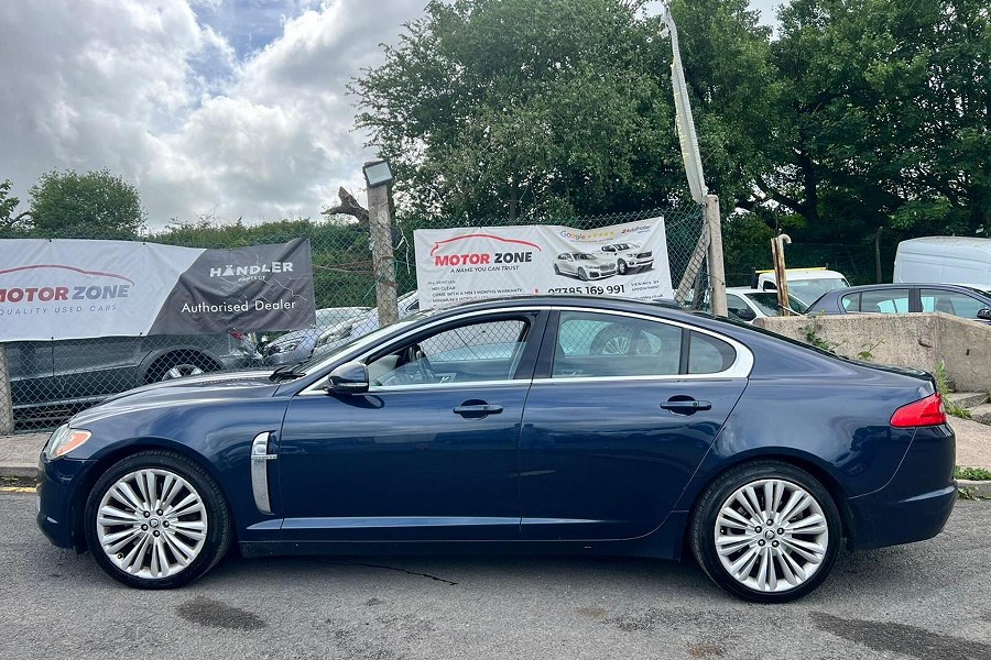 2010 Jaguar XF photo 5