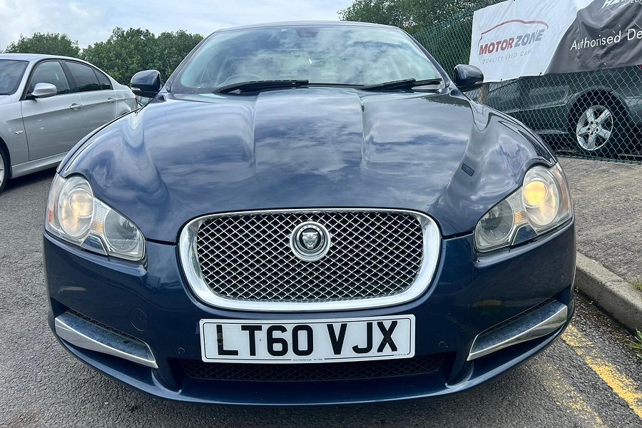 2010 Jaguar XF photo 9