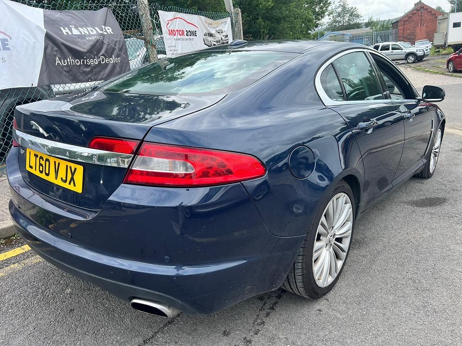 2010 Jaguar XF photo 8