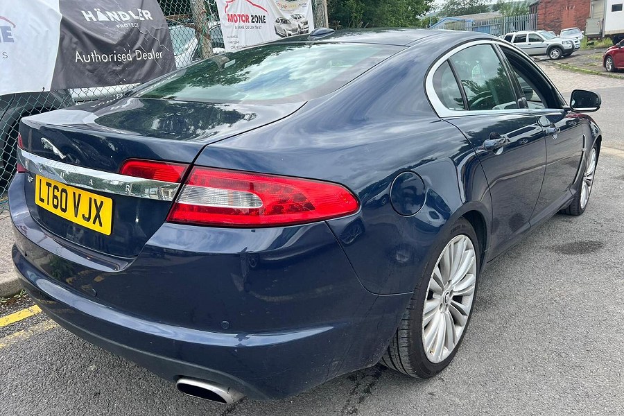 2010 Jaguar XF photo 8
