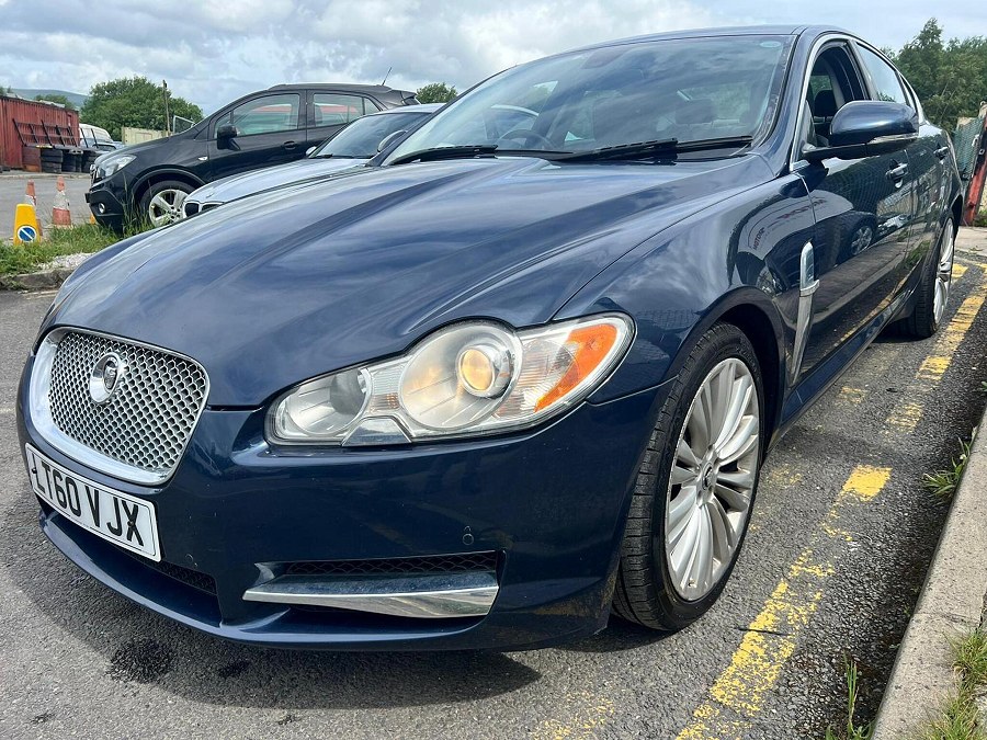 2010 Jaguar XF photo 3
