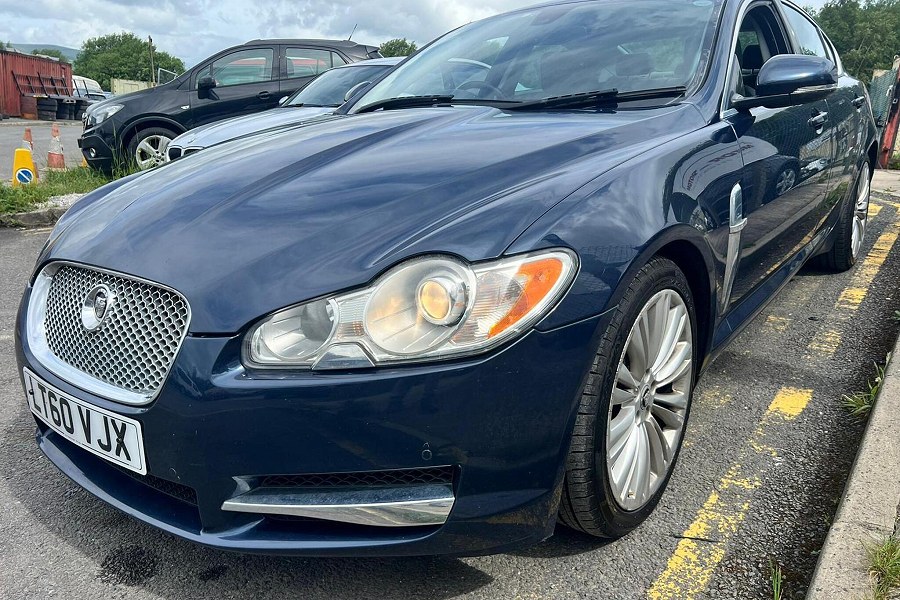 2010 Jaguar XF photo 3