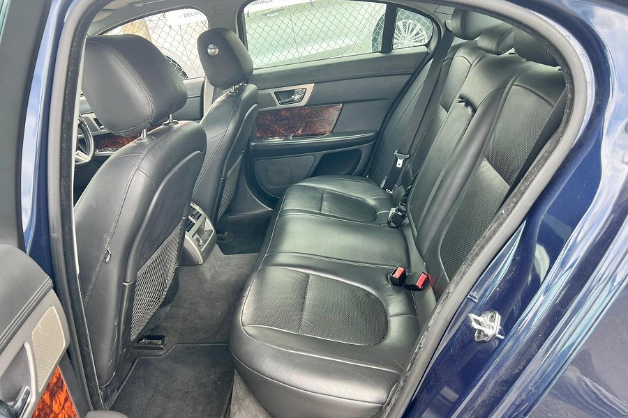 2010 Jaguar XF photo 13