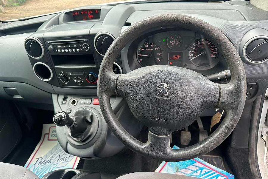 2015 Peugeot Partner photo 10