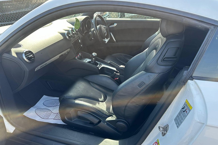 2011 Audi TT photo 12