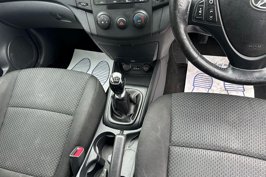2012 Hyundai i30 photo 12