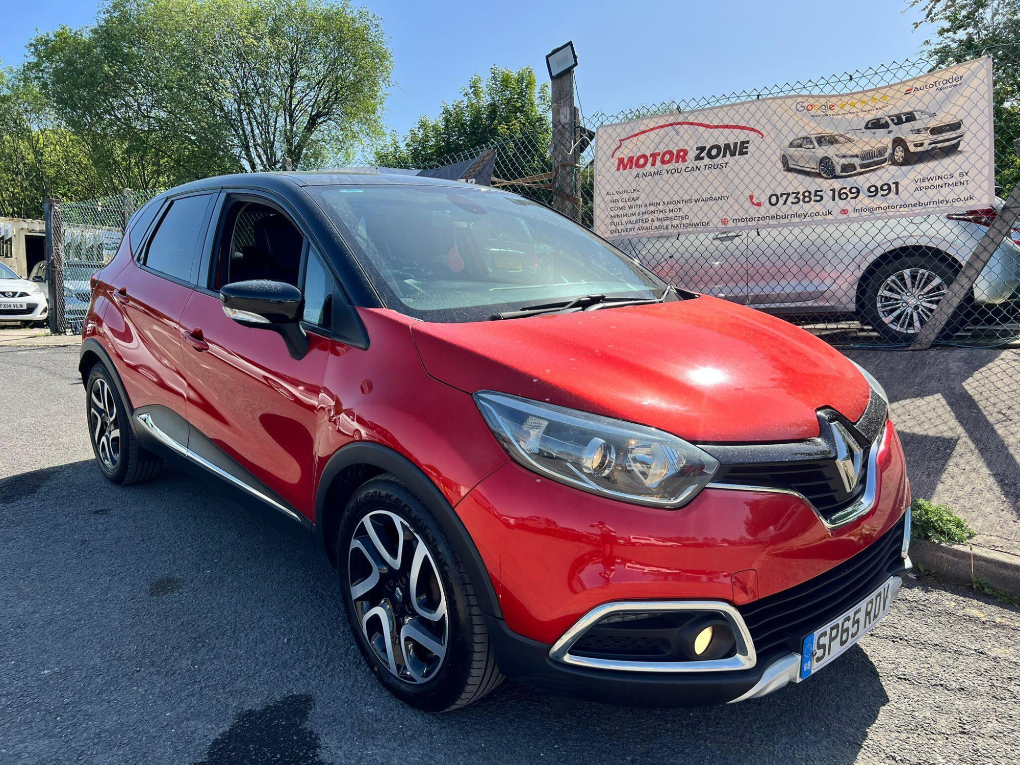 2015 Renault Captur 1.5 dCi ENERGY Signature Nav Euro 6 (s/s) 5dr for sale at Motor Zone Burnley