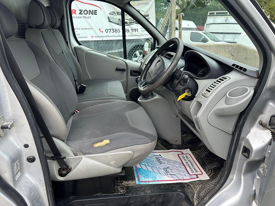 2011 Vauxhall Vivaro photo 10