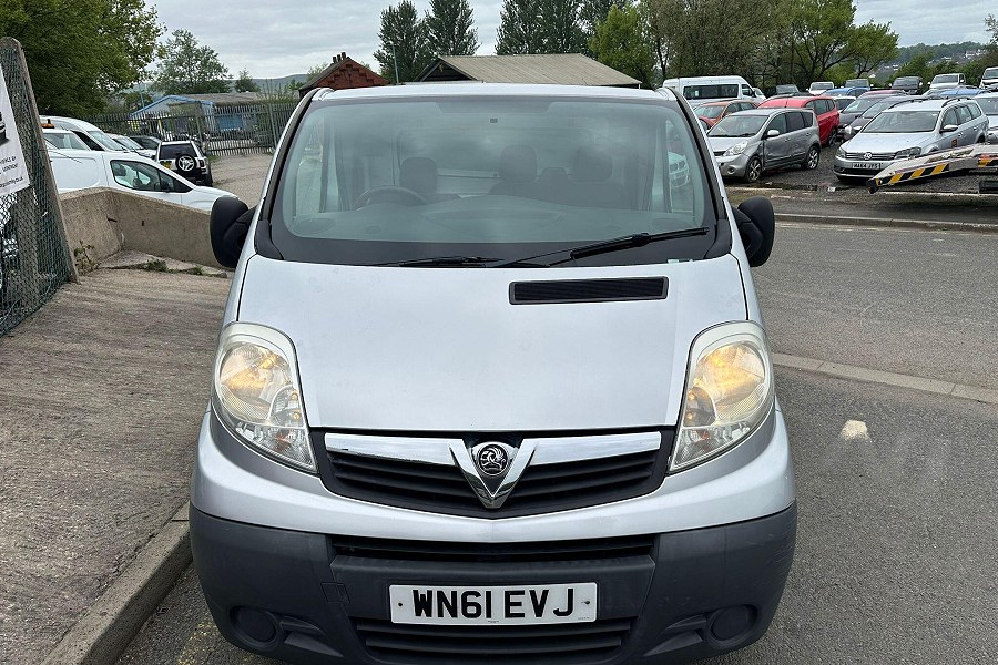 Vauxhall Vivaro photo 2