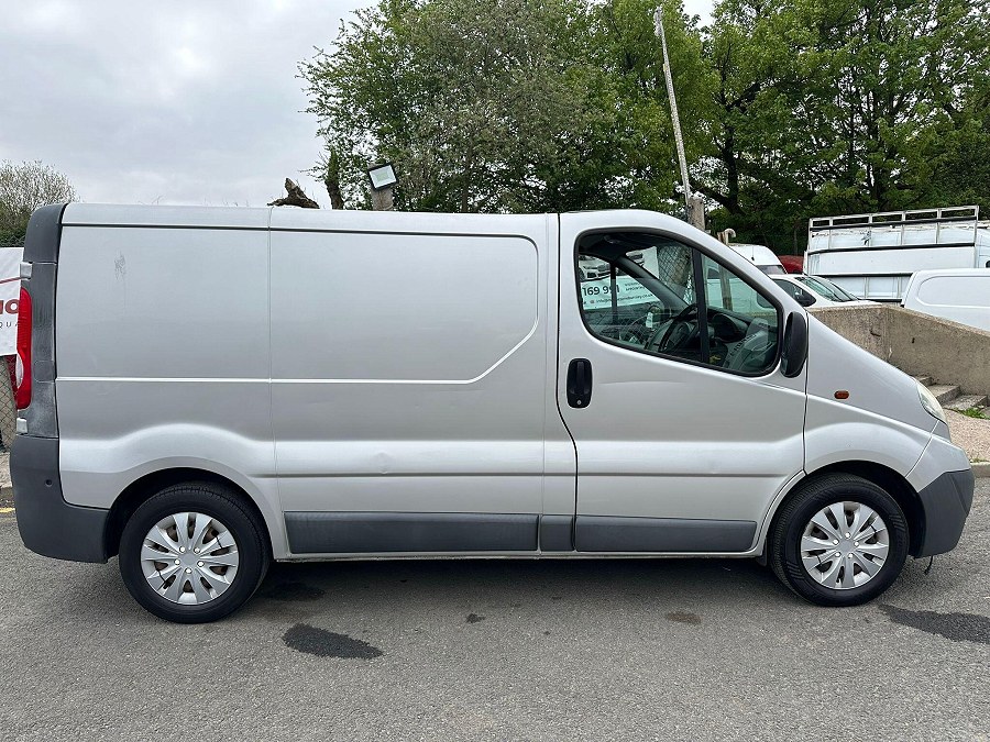 2011 Vauxhall Vivaro photo 4