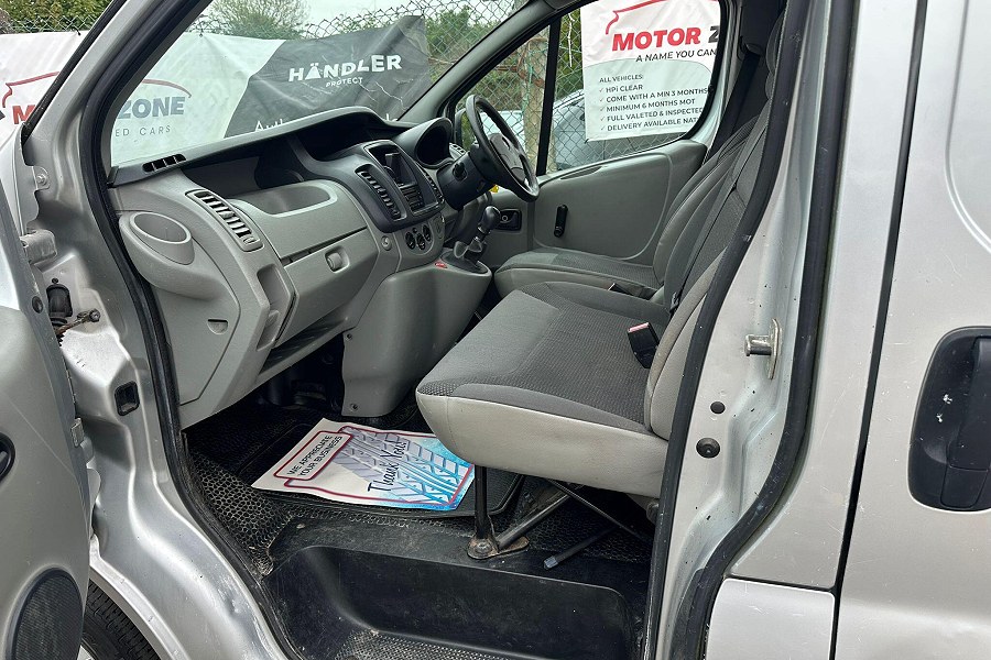 2011 Vauxhall Vivaro photo 11