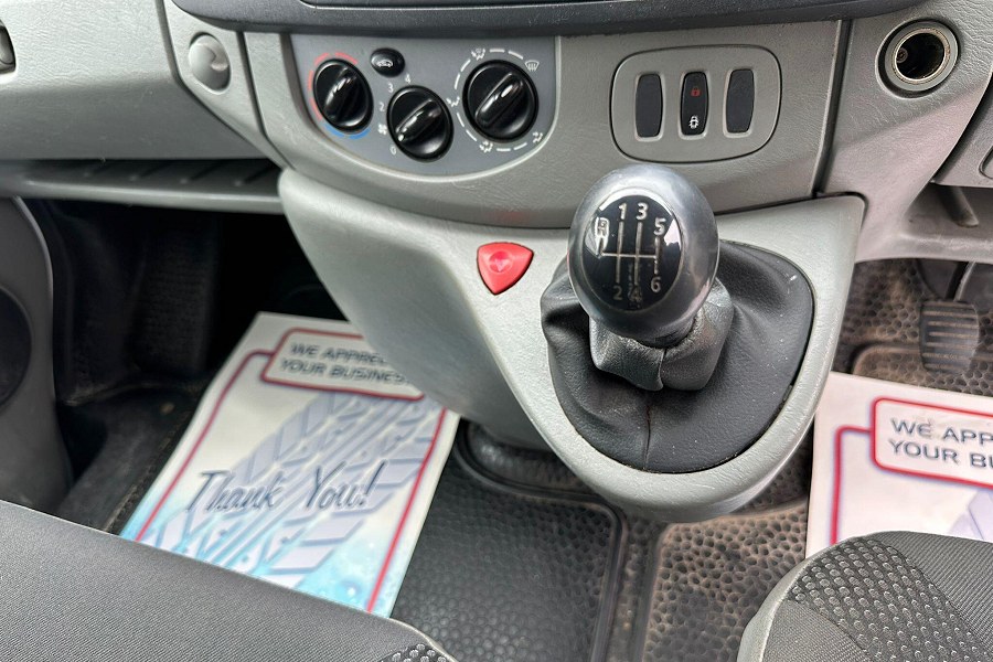 2011 Vauxhall Vivaro photo 14
