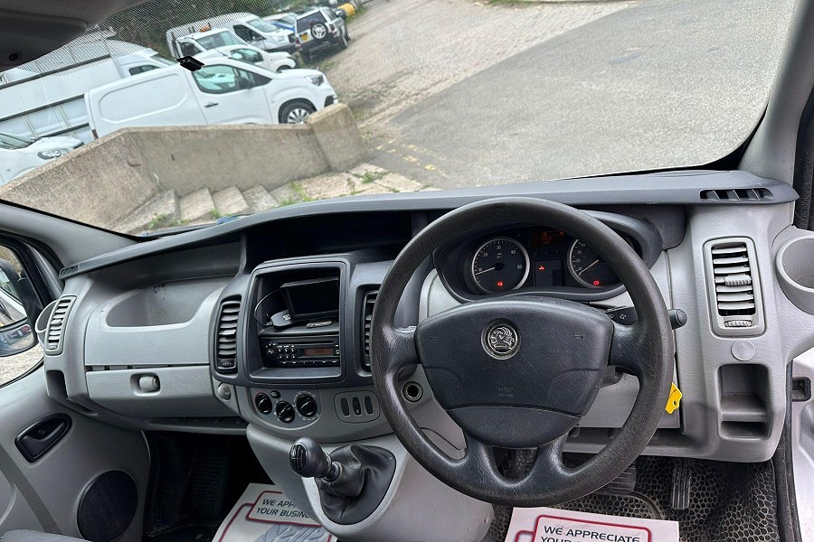 2011 Vauxhall Vivaro photo 9