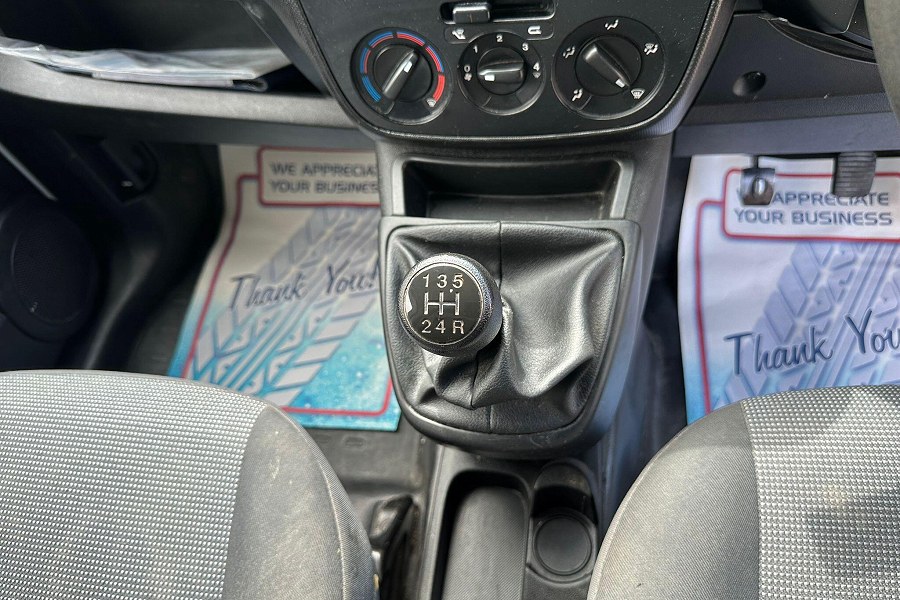 2015 Peugeot Bipper photo 13