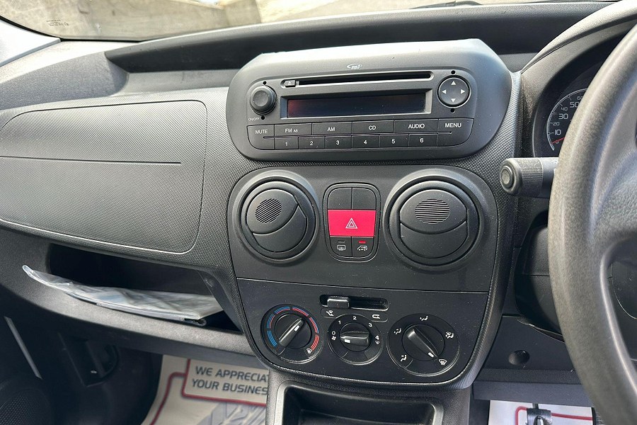 2015 Peugeot Bipper photo 12