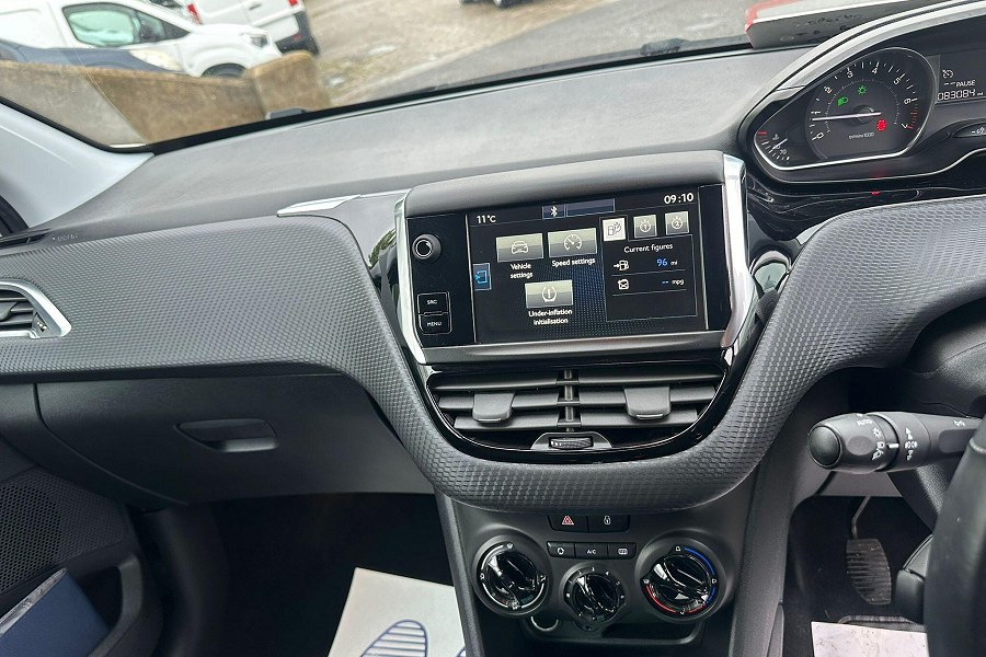 2016 Peugeot 208 photo 13