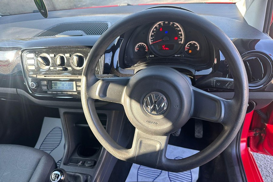 2015 Volkswagen up! photo 9