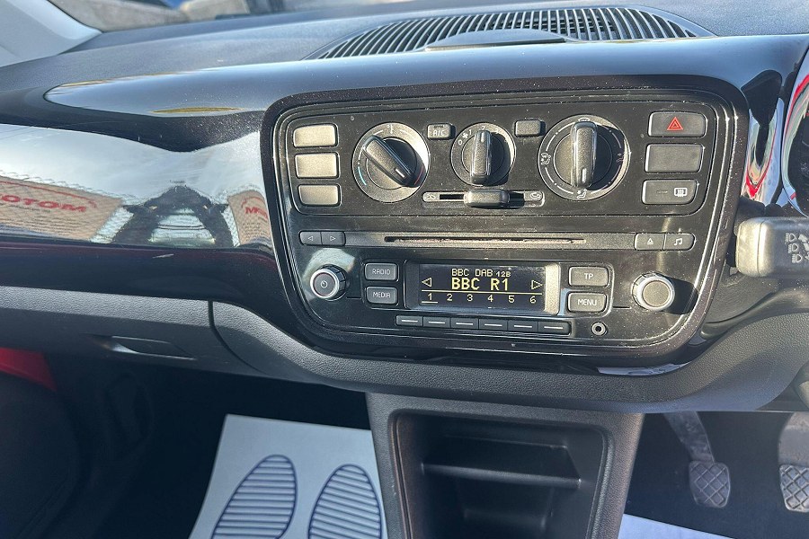 2015 Volkswagen up! photo 12
