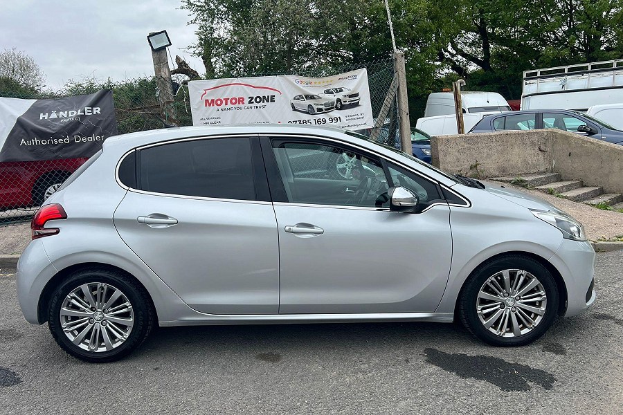 2015 Peugeot 208 photo 4