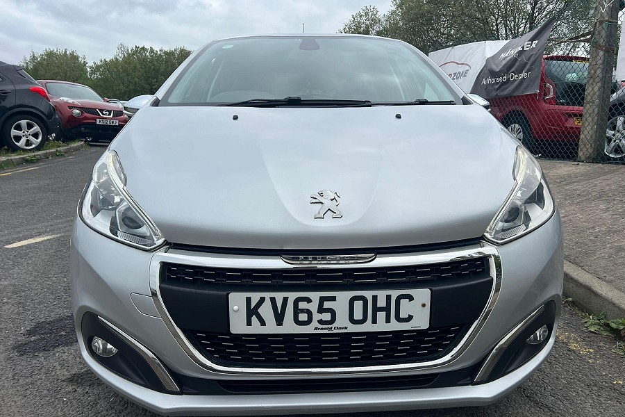 2015 Peugeot 208 photo 9