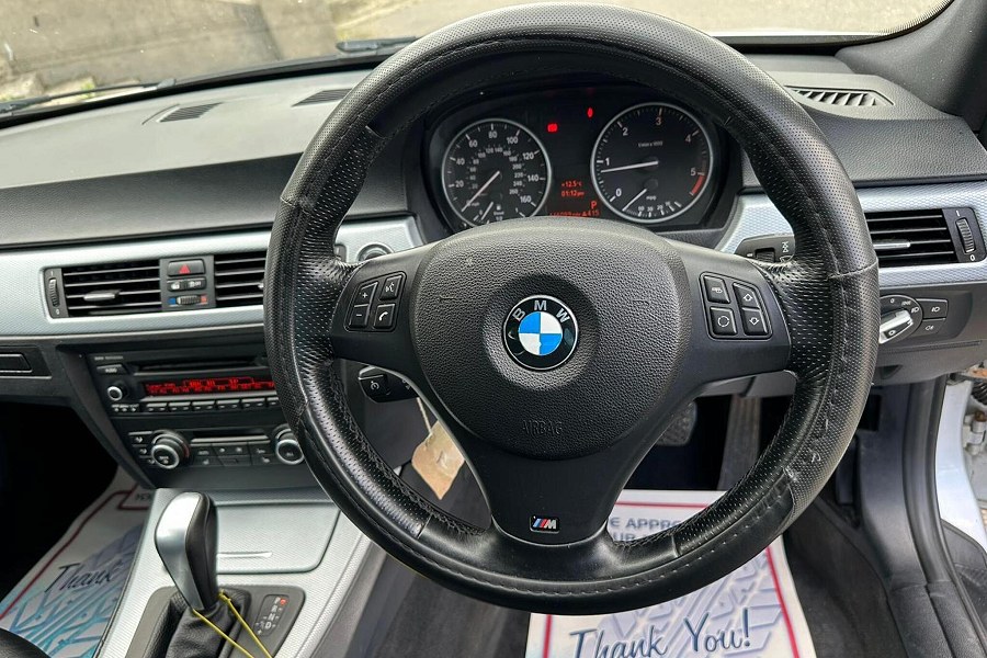 2011 BMW 3 Series photo 12