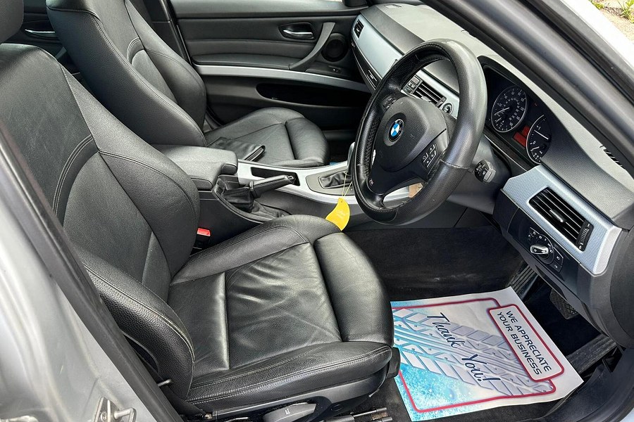 2011 BMW 3 Series photo 9
