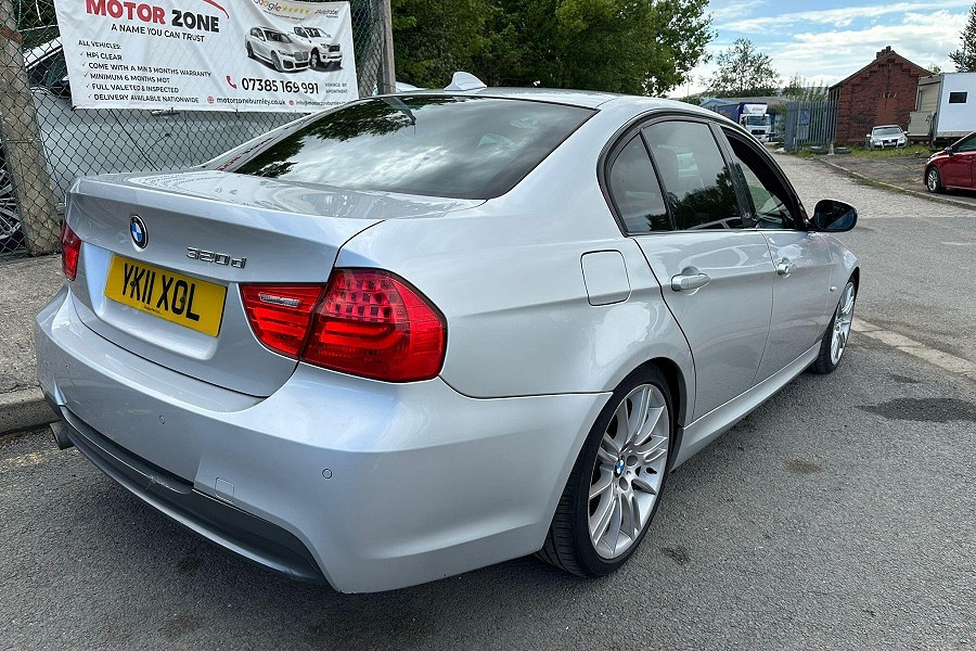 2011 BMW 3 Series photo 8