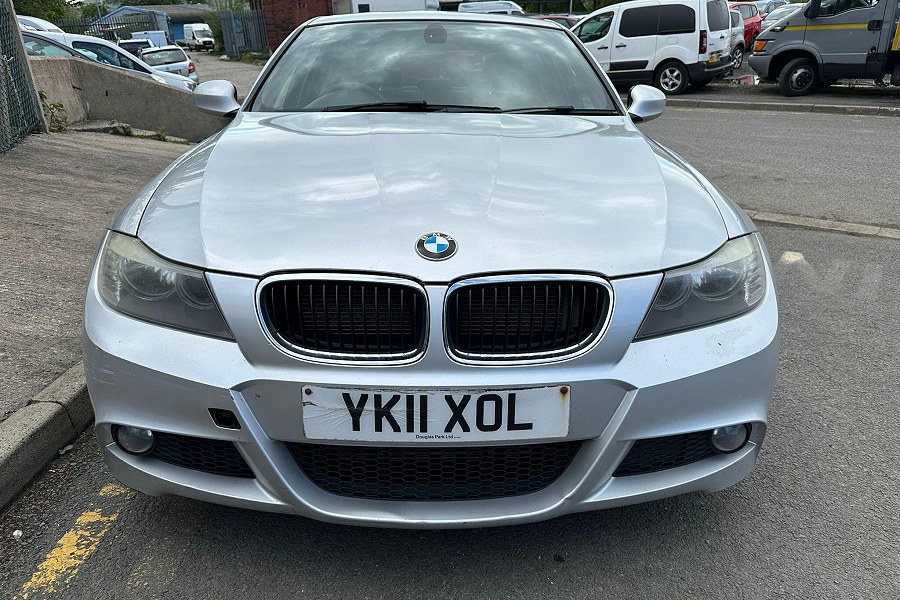 BMW 3 Series photo 2