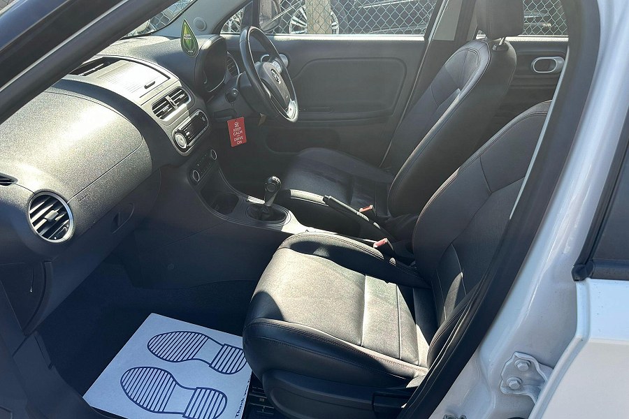 2015 MG MG3 photo 12