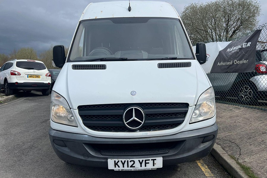 Mercedes-Benz Sprinter photo 2