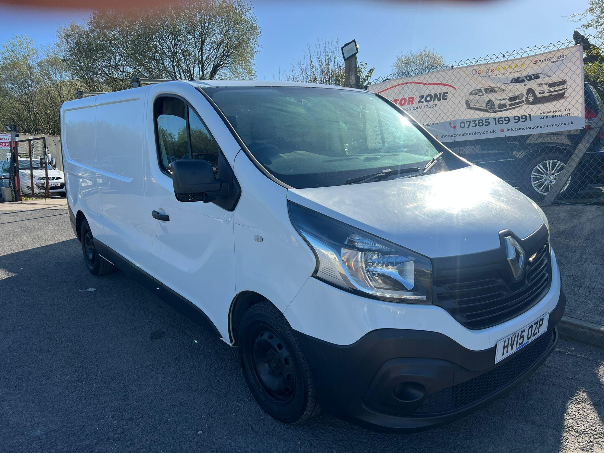 2015 Renault Trafic 1.6 dCi 29 Business LWB Standard Roof Euro 5 5dr for sale at Motor Zone Burnley