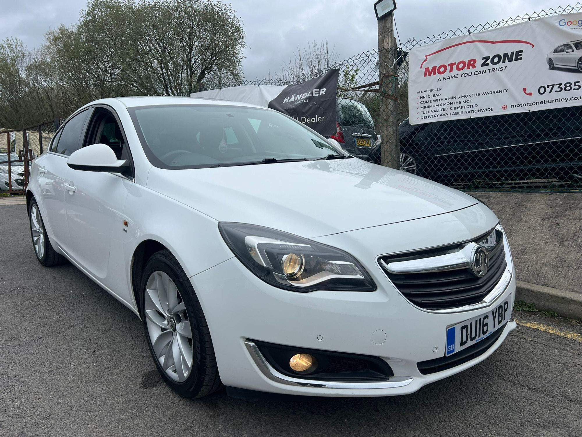 2016 Vauxhall Insignia 1.6 CDTi SRi Nav Euro 6 (s/s) 5dr for sale at Motor Zone Burnley