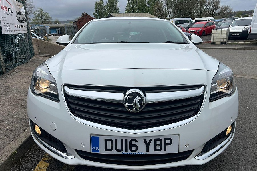 Vauxhall Insignia photo 2