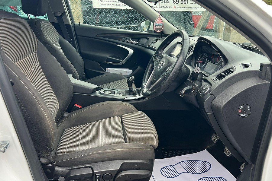 2016 Vauxhall Insignia photo 12