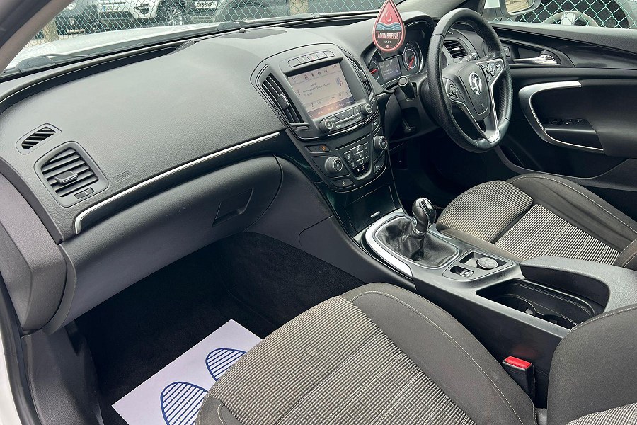 2016 Vauxhall Insignia photo 11