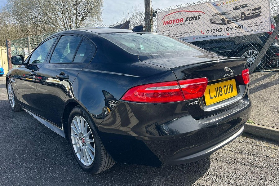 2018 Jaguar XE photo 4