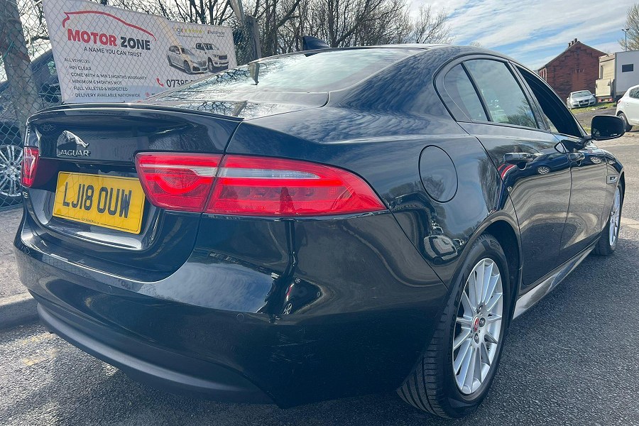 2018 Jaguar XE photo 5