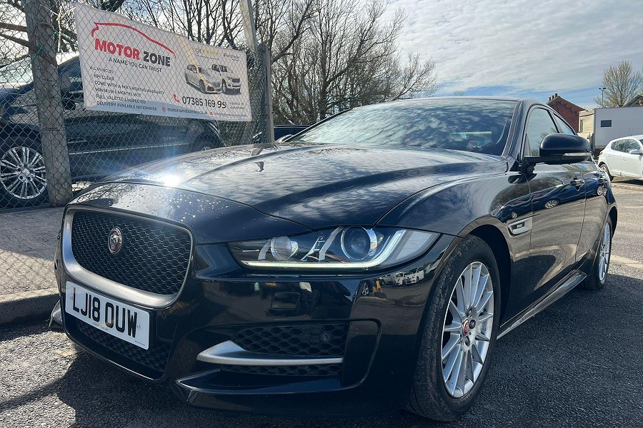 2018 Jaguar XE photo 3